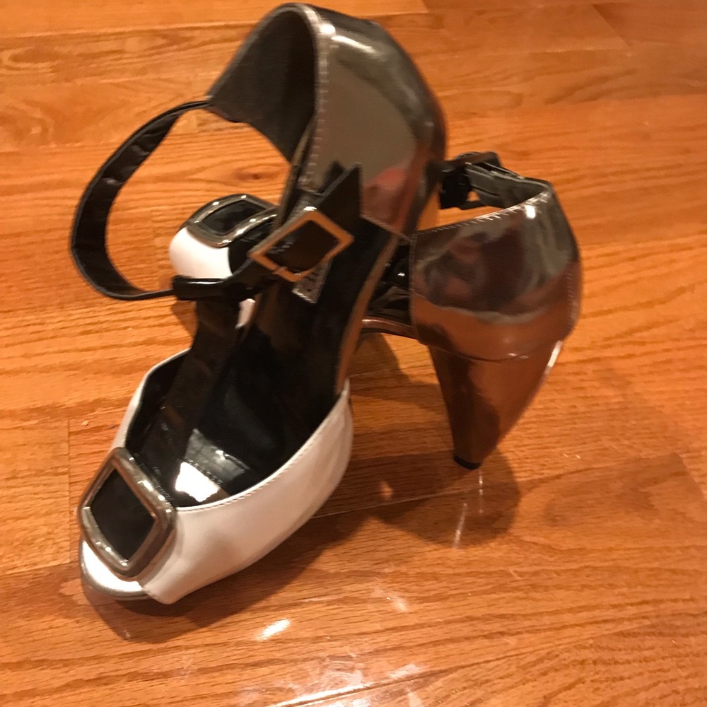 Heels - Picture 5 of 5